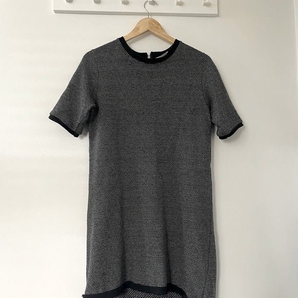 Zara Light Knit Black and White Mid-sleeve Dress with Zipper on Back - Picture 2 of 5